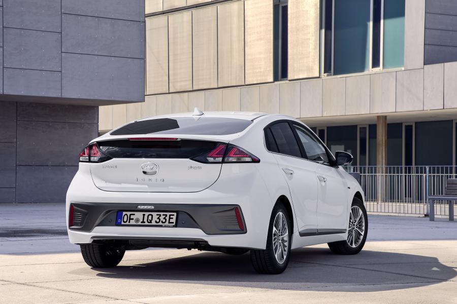  Hyundai IONIQ plug-in (AE) 2019 года  (WW) (фото 17 из 45)